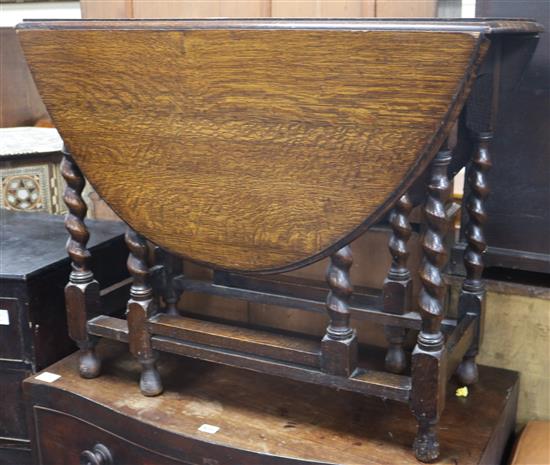 A 1920s oak gateleg table